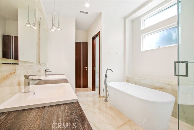 1914 Marshallfield Lane, Redondo Beach, California 90278, 4 Bedrooms Bedrooms, ,3 BathroomsBathrooms,Residential,Sold,Marshallfield,SB20122993