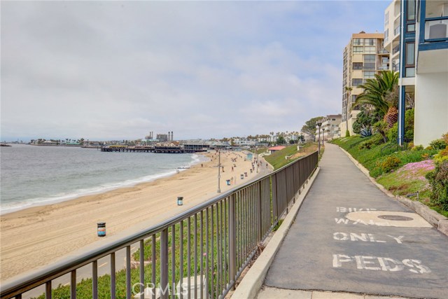 575 Esplanade, Redondo Beach, California 90277, 2 Bedrooms Bedrooms, ,2 BathroomsBathrooms,Residential,Sold,Esplanade,SB20167704