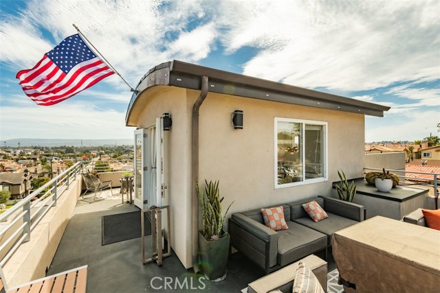 2122 Harriman Lane, Redondo Beach, California 90278, 3 Bedrooms Bedrooms, ,1 BathroomBathrooms,Residential,Sold,Harriman,SB21082053