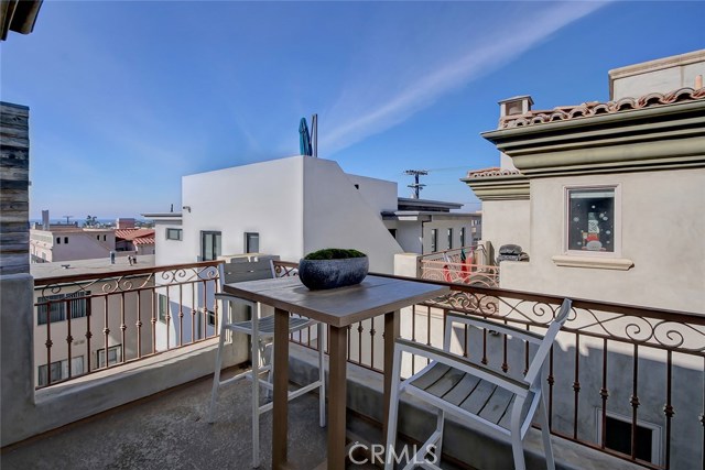 712 2nd Street, Hermosa Beach, California 90254, 4 Bedrooms Bedrooms, ,3 BathroomsBathrooms,Residential,Sold,2nd,SB20263075