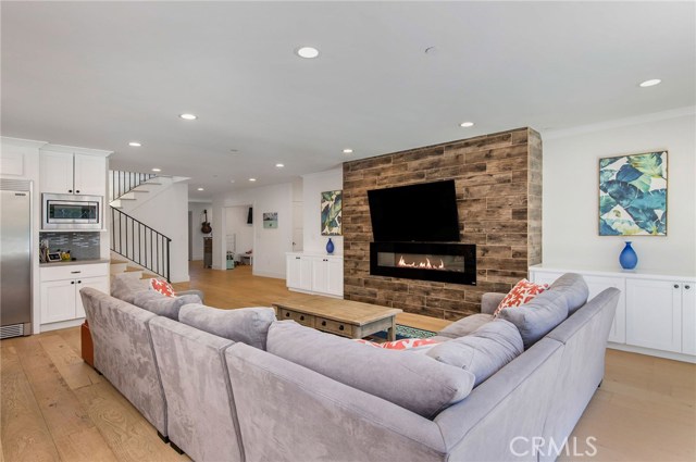 1325 Gertruda Avenue, Redondo Beach, California 90277, 5 Bedrooms Bedrooms, ,4 BathroomsBathrooms,Residential,Sold,Gertruda,SB20095721