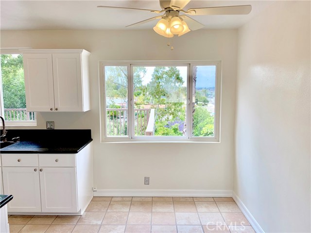 Kitchen dining area, view.