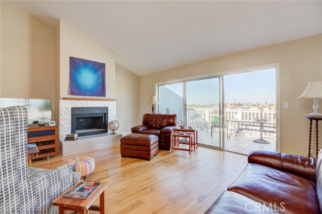 1607 Blossom Lane, Redondo Beach, California 90278, 3 Bedrooms Bedrooms, ,2 BathroomsBathrooms,Residential,Sold,Blossom,SB21041581