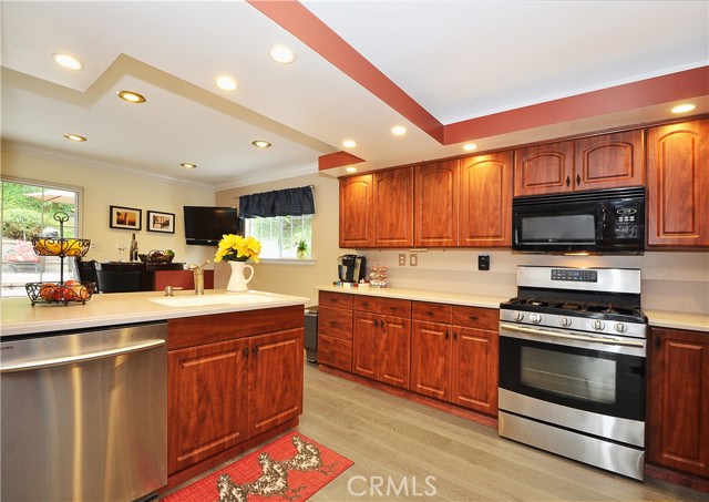 Remodeled Kitchen is a Cook's Delight!