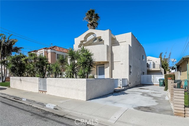 2121 Plant Avenue, Redondo Beach, California 90278, 4 Bedrooms Bedrooms, ,1 BathroomBathrooms,Residential,Sold,Plant,SB21007789