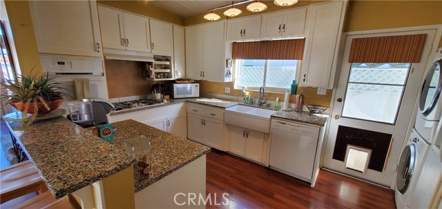 1124 11th Street, Hermosa Beach, California 90254, 3 Bedrooms Bedrooms, ,1 BathroomBathrooms,Residential,Sold,11th Street,SB20025599