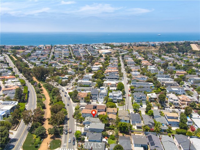 2527 Valley Drive, Manhattan Beach, California 90266, 2 Bedrooms Bedrooms, ,1 BathroomBathrooms,Residential,Sold,Valley,SB21125381