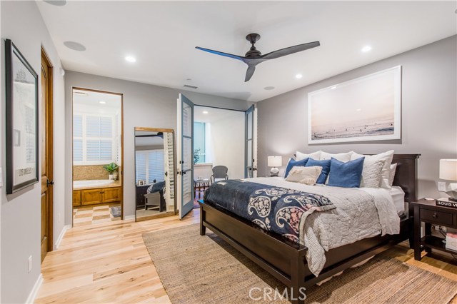 Welcome to this well appointed Master Suite located on the entry/main level.