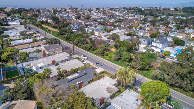 2132 Ardmore Avenue, Manhattan Beach, California 90266, 5 Bedrooms Bedrooms, ,2 BathroomsBathrooms,Residential,Sold,Ardmore,SB18050681