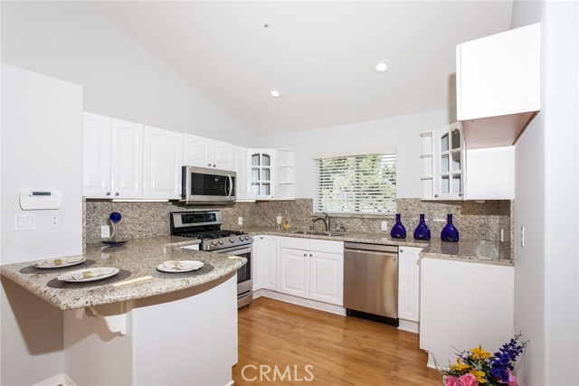 109 Irena Avenue, Redondo Beach, California 90277, 3 Bedrooms Bedrooms, ,4 BathroomsBathrooms,Residential,Sold,Irena,SB19151397