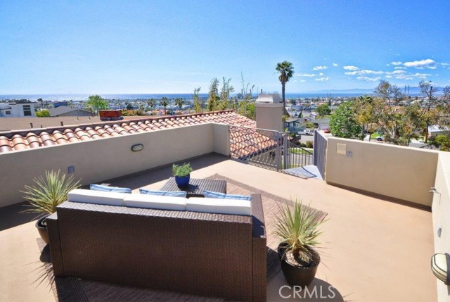 521 Irena Avenue, Redondo Beach, California 90277, 5 Bedrooms Bedrooms, ,3 BathroomsBathrooms,Residential,Sold,Irena,SB19053298