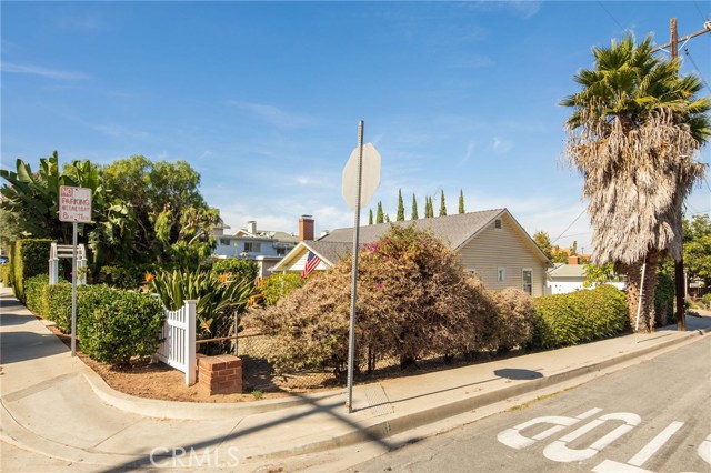 2623 Voorhees Avenue, Redondo Beach, California 90278, 3 Bedrooms Bedrooms, ,1 BathroomBathrooms,Residential,Sold,Voorhees,SB18274134