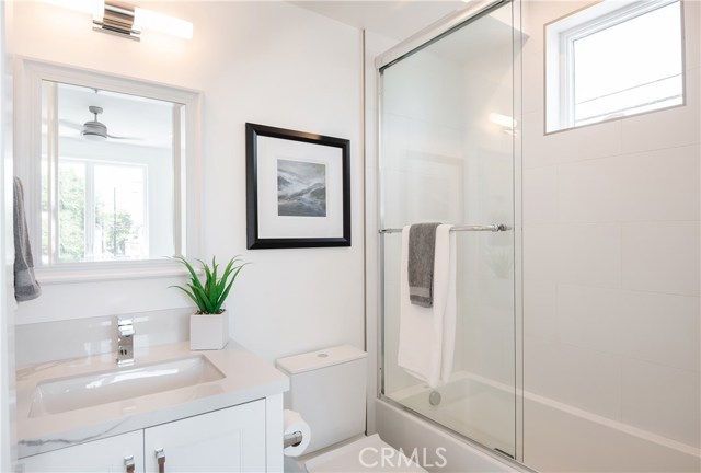 409 30th Street, Manhattan Beach, California 90266, 4 Bedrooms Bedrooms, ,2 BathroomsBathrooms,Residential,Sold,30th,SB20162447