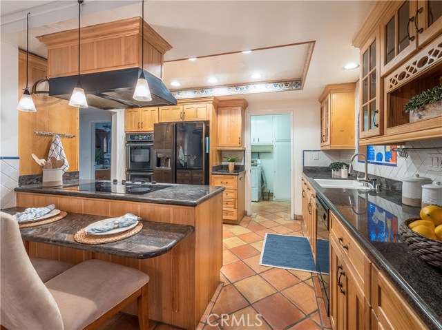 Kitchen with breakfast bar