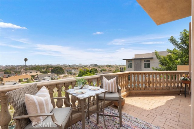 126 Prospect Avenue, Redondo Beach, California 90277, 4 Bedrooms Bedrooms, ,4 BathroomsBathrooms,Residential,Sold,Prospect,SB20180219