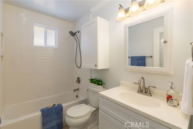 640 Manhattan Beach Boulevard, Manhattan Beach, California 90266, 2 Bedrooms Bedrooms, ,1 BathroomBathrooms,Residential,Sold,Manhattan Beach,SB19137703