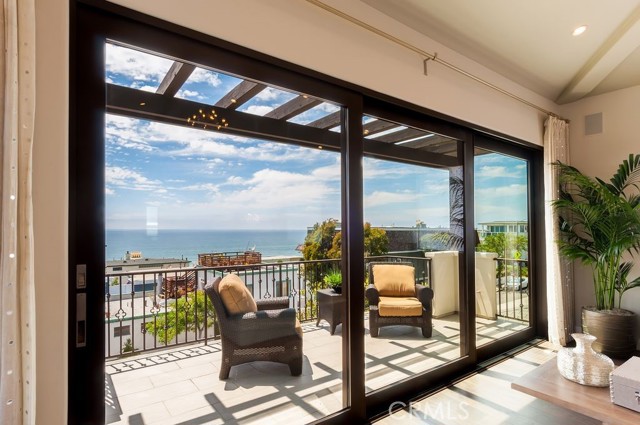 1704 Highland Avenue, Manhattan Beach, California 90266, 4 Bedrooms Bedrooms, ,4 BathroomsBathrooms,Residential,Sold,Highland,SB20075939