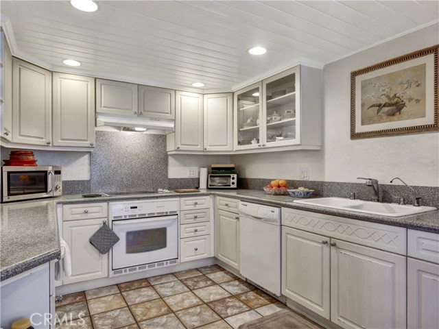 65 Cresta Verde Drive, Rolling Hills Estates, California 90274, 2 Bedrooms Bedrooms, ,1 BathroomBathrooms,Residential,Sold,Cresta Verde,PV20103342