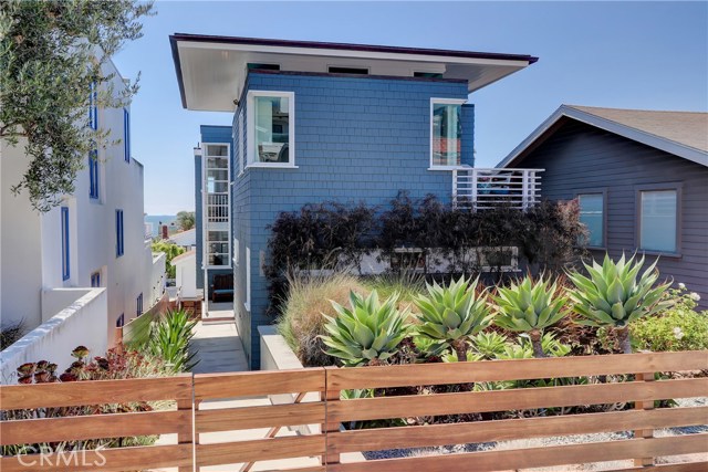 2461 Myrtle Avenue, Hermosa Beach, California 90254, 4 Bedrooms Bedrooms, ,Residential,Sold,Myrtle,SB20143754