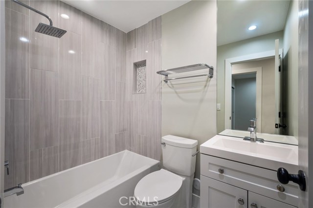 2406 Aviation Boulevard, Redondo Beach, California 90278, 3 Bedrooms Bedrooms, ,1 BathroomBathrooms,Residential,Sold,Aviation,SB20181174