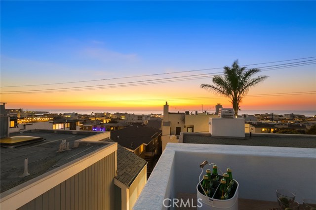 220 4th Street, Hermosa Beach, California 90254, 3 Bedrooms Bedrooms, ,4 BathroomsBathrooms,Residential,Sold,4th,PW18290182