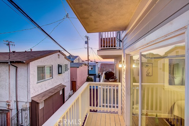 132 35th Place, Hermosa Beach, California 90254, 2 Bedrooms Bedrooms, ,2 BathroomsBathrooms,Residential,Sold,35th,SB19057826
