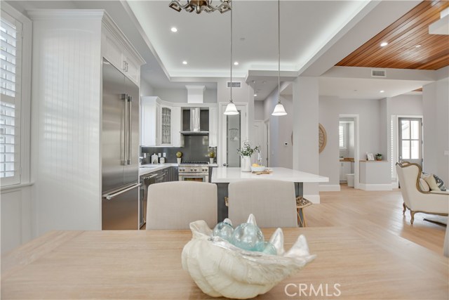 VIEW DINING AREA TO KITCHEN