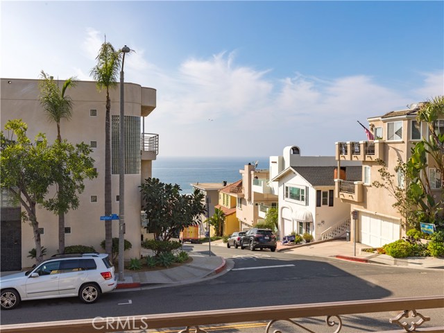 300 28th Street, Manhattan Beach, California 90266, 3 Bedrooms Bedrooms, ,3 BathroomsBathrooms,Residential,Sold,28th,SB20234864