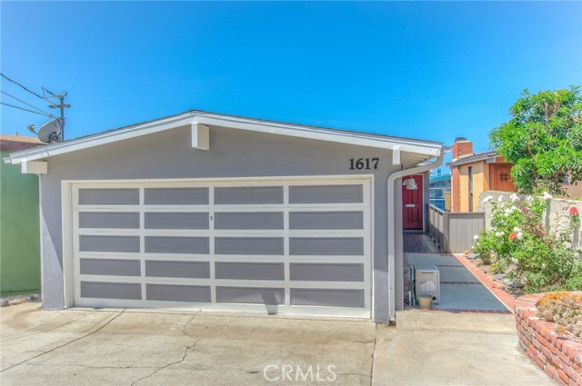 1617 Raymond Avenue, Hermosa Beach, California 90254, 3 Bedrooms Bedrooms, ,2 BathroomsBathrooms,Residential,Sold,Raymond,SB18188641