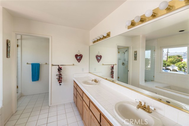 1820 Oak Avenue, Manhattan Beach, California 90266, 4 Bedrooms Bedrooms, ,3 BathroomsBathrooms,Residential,Sold,Oak,SB19209607