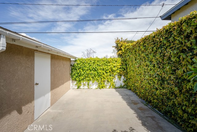 Fully enclosed yard for children and pets