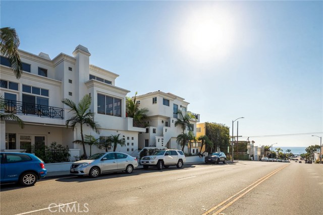 720 Manhattan Beach Boulevard, Manhattan Beach, California 90266, 2 Bedrooms Bedrooms, ,2 BathroomsBathrooms,Residential,Sold,Manhattan Beach,SB20242786
