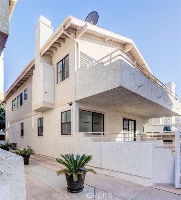 111 Guadalupe Avenue, Redondo Beach, California 90277, 4 Bedrooms Bedrooms, ,3 BathroomsBathrooms,Residential,Sold,Guadalupe,SB20243736