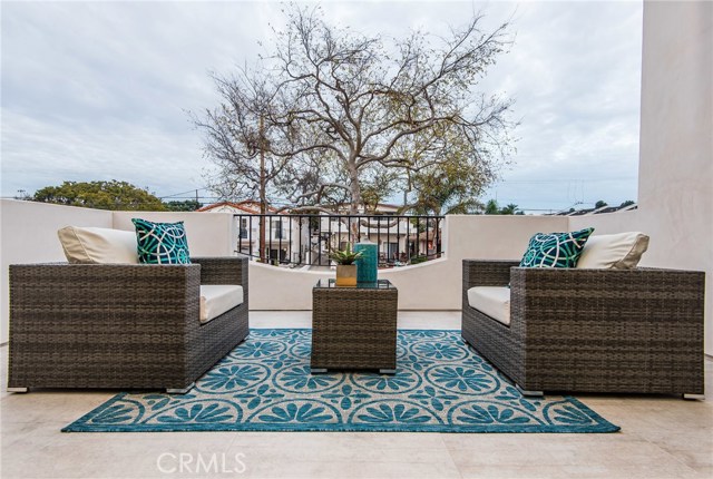 105 Juanita Avenue, Redondo Beach, California 90277, 4 Bedrooms Bedrooms, ,3 BathroomsBathrooms,Residential,Sold,Juanita,SB17254045