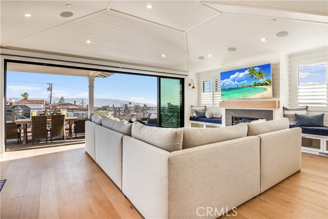 Ocean air and view of Palos Verdes from the living room!