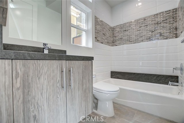 1st Level . . . Full Bath