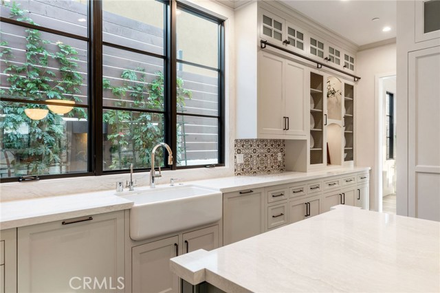 Kitchen with Farmhouse sink