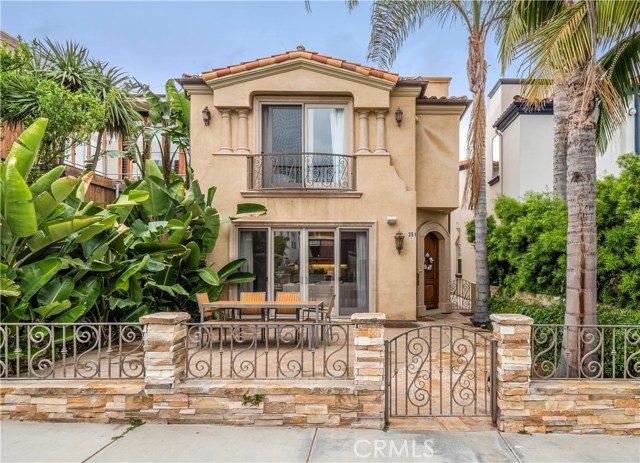 351 30th Street, Hermosa Beach, California 90254, 4 Bedrooms Bedrooms, ,3 BathroomsBathrooms,Residential,Sold,30th,SB20199821