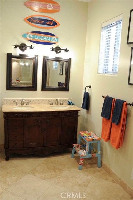 713 JUANITA, Redondo Beach, California 90277, 3 Bedrooms Bedrooms, ,2 BathroomsBathrooms,Residential,Sold,JUANITA,SB17176144