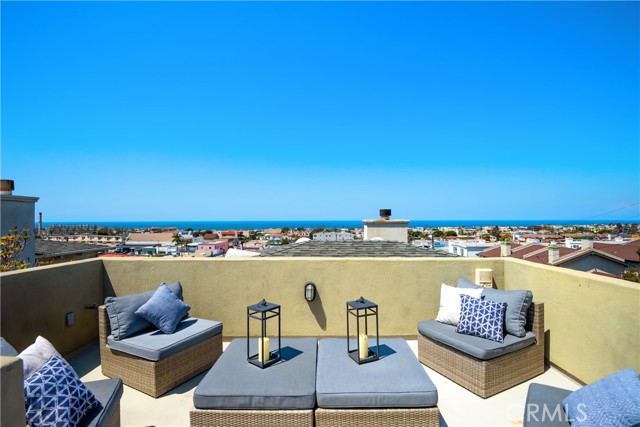 Roof top deck with Panoramic ocean views!