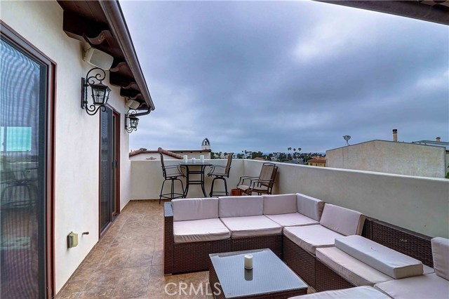 121 Guadalupe Avenue, Redondo Beach, California 90277, 4 Bedrooms Bedrooms, ,3 BathroomsBathrooms,Residential,Sold,Guadalupe,PV19189525