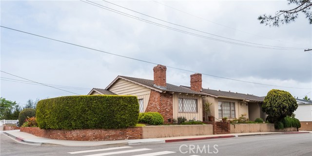 1257 11th Street, Manhattan Beach, California 90266, 3 Bedrooms Bedrooms, ,1 BathroomBathrooms,Residential,Sold,11th,SB18073937