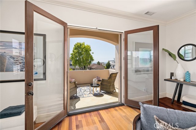 556 Helberta Avenue, Redondo Beach, California 90277, 4 Bedrooms Bedrooms, ,3 BathroomsBathrooms,Residential,Sold,Helberta,SB20115662
