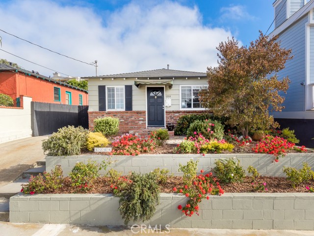 1204 11th Place, Hermosa Beach, California 90254, 3 Bedrooms Bedrooms, ,2 BathroomsBathrooms,Residential,Sold,11th,SB20162498