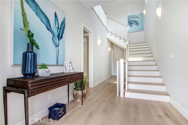 PRETTY OPEN ENTRY WAY!!