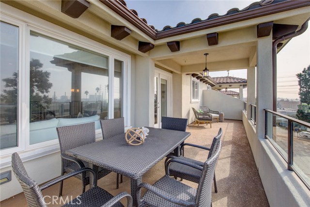 931 1st Street, Hermosa Beach, California 90254, 3 Bedrooms Bedrooms, ,2 BathroomsBathrooms,Residential,Sold,1st,SB19229555