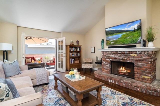 2007 Carnegie Lane, Redondo Beach, California 90278, 3 Bedrooms Bedrooms, ,2 BathroomsBathrooms,Residential,Sold,Carnegie,SB19187056