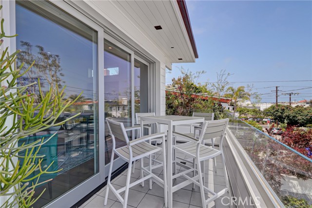 524 14th Street, Manhattan Beach, California 90266, 4 Bedrooms Bedrooms, ,3 BathroomsBathrooms,Residential,Sold,14th,SB19119459