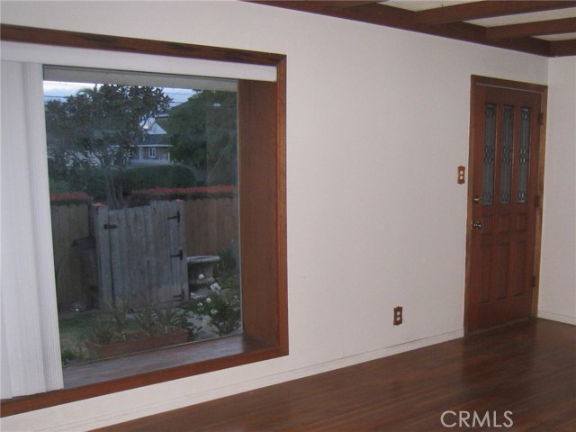 Picture window off front living area