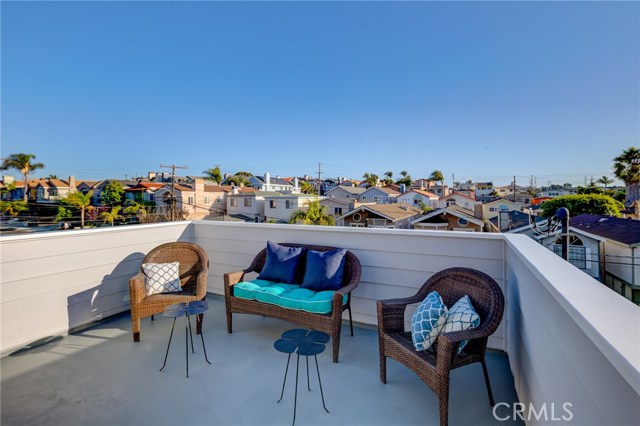 1711 Haynes Lane, Redondo Beach, California 90278, 3 Bedrooms Bedrooms, ,4 BathroomsBathrooms,Residential,Sold,Haynes,PV19232617